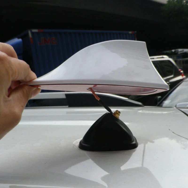 Antena auto activa AM – FM tip „Shark tail” culoare GOLD